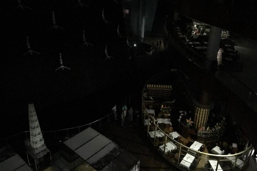 A Power Outage Brought the World's Largest Mall to Darkness