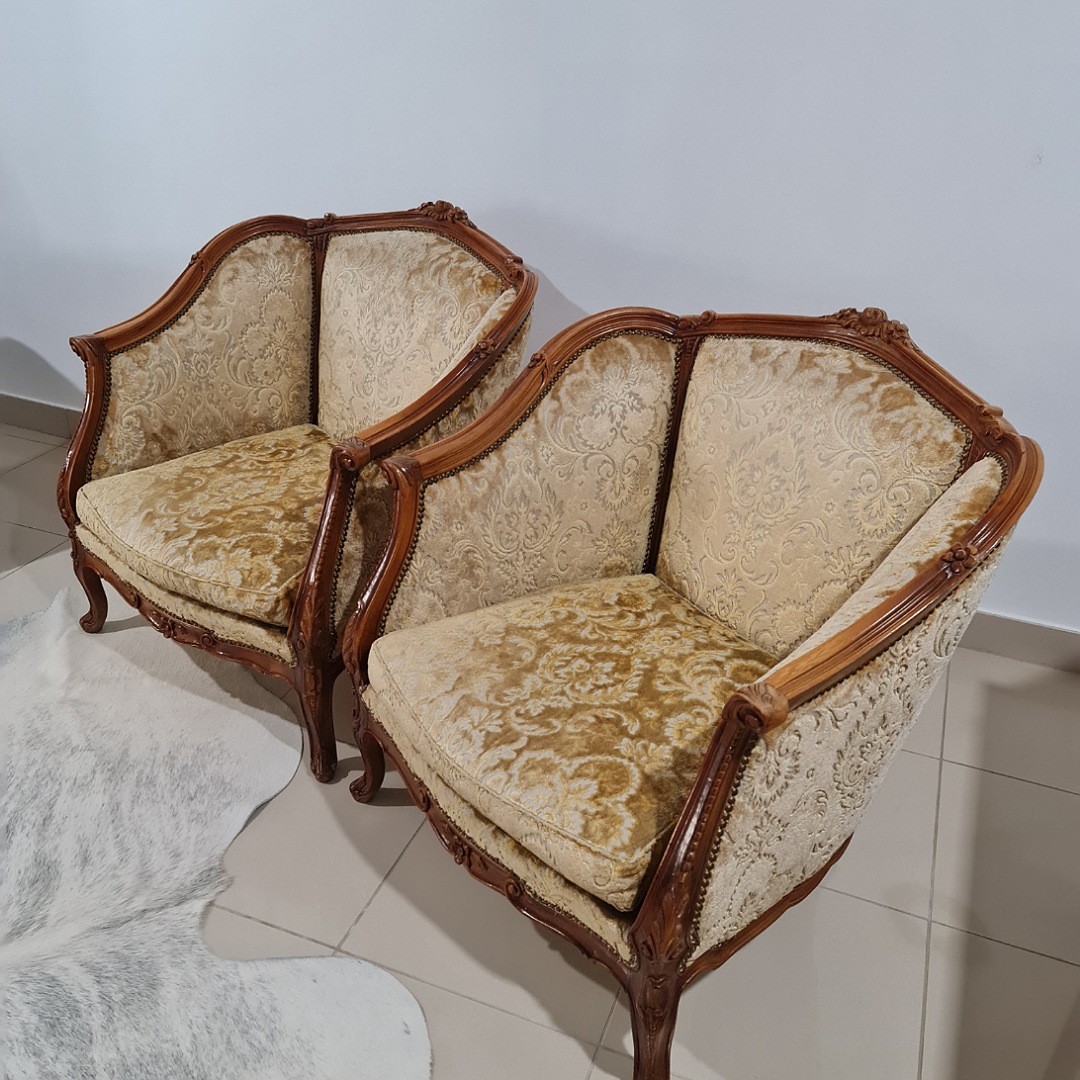 Antique armchairs | ExpatWoman.com