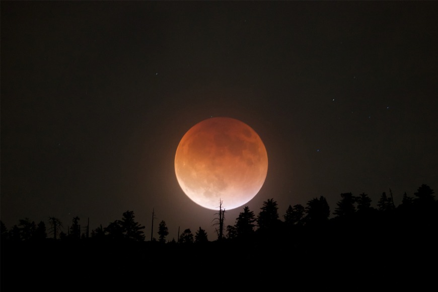 Admire the Super Blood Blue Moon in Abu Dhabi Admire the Super Blood Blue Moon in Abu Dhabi