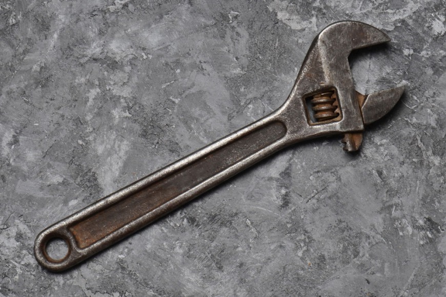 Adjustable wrench