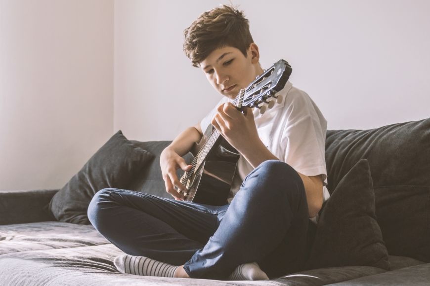 Guitar Lessons in Dubai | Melodica Music and Dance Institute Guitar Lessons in Dubai | Melodica Music and Dance Institute