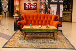 Friends Couch in Dubai at ExpatWoman's Festive Fair
